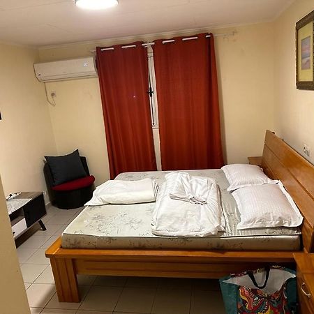 Iris Room Libreville Kültér fotó
