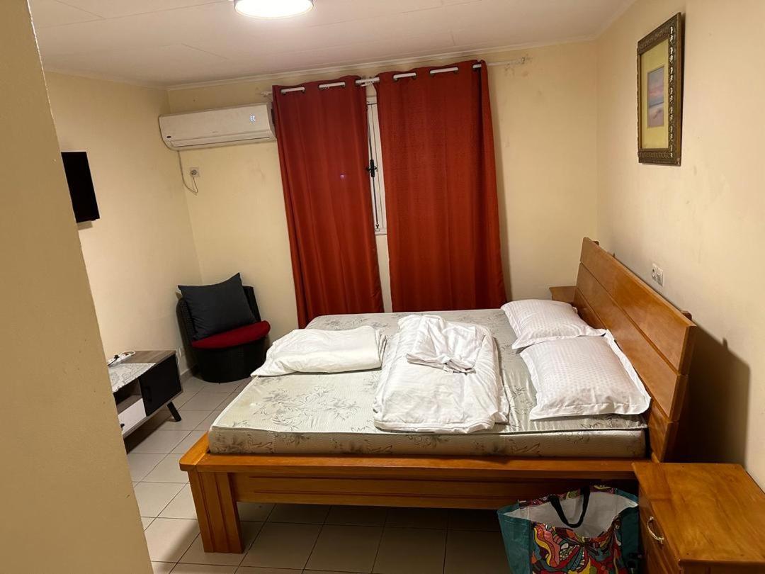 Iris Room Libreville Kültér fotó