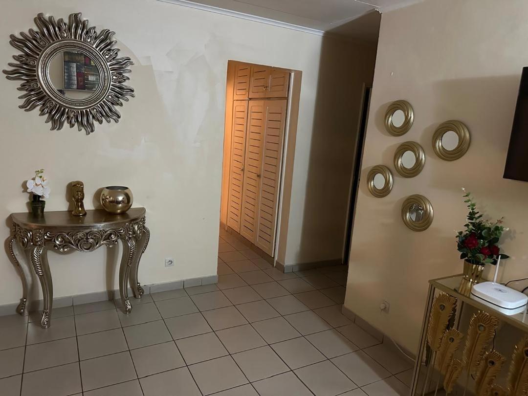 Iris Room Libreville Kültér fotó
